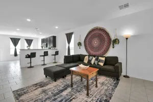Image of Beautiful 5 Bdrm Home in Central Location with Queen Beds and Parking