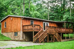 Image of 3 bedroom cabin close to NR Gorge , hot tub at the best area prices