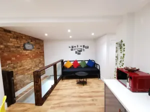 Image of 5 sleeps with kids play area and travel cot