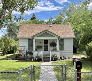 Image of 1-bedroom vacation home in a quiet neighborhood just 4 minutes to the Wind River