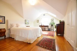 Image of Bright and Sunny apartment in Victorian cottage