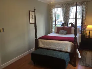 Image of Adorable Quiet House Pvt Courtyard on Street Car Line