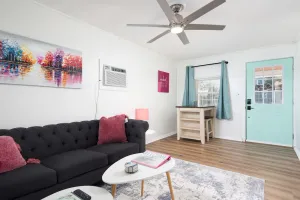 Image of Serene & Quiet Cottage | Office | 5 Min to RH