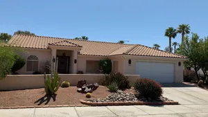 Image of Beautiful 3 Bedroom Desert Retreat - Entire Home with huge covered patio!