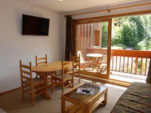 Image of 2-Room Apartment with Pool, WiFi, and Garage in the Center of Méribel