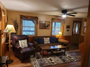 Image of Valley View Cabin bordering Salt Fork State Park WiFi