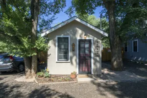 Image of “SWEET ROSE” Cottage!  Vintage Glam!  GOG, Horses, Manitou!