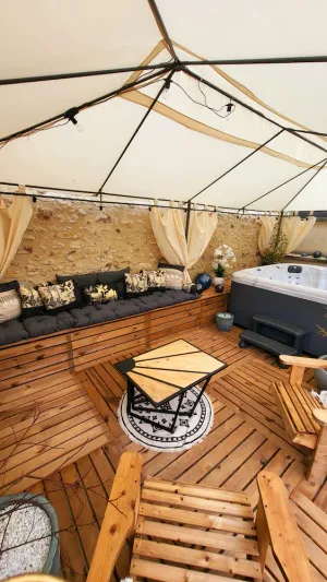 Image of Entire gîte for 15 people with garden, swimming pool and real jacuzzi - free access 24 hours a day!