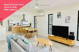 Image of DAYDREAMING Airlie Beach, Water views & only 200m to boardwalk.