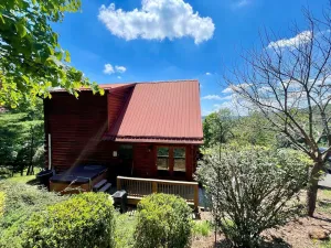 Image of Sunrise Sensation - Great Views, Hot Tub, Gameroom, West Jefferson