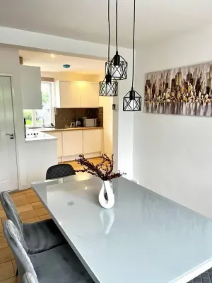 Image of Groups and Contractors - Newly Renovated 4-bed