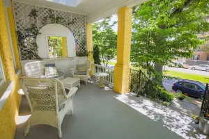 Image of Historical home next to Zoo, National Park, metro and shops.