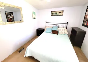 Image of Queen Bdrm with shared bath at Peace in the Pines