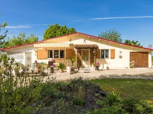 Image of Sunny house with private pool