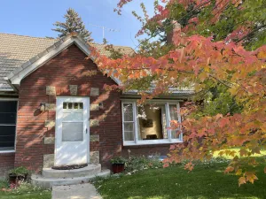 Image of Spacious Mid Century house, perfect for families and close to city center.