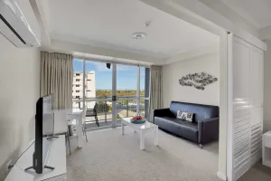 Image of Lovely 1-bedroom in the Heart of Mackay  w\/ Pool