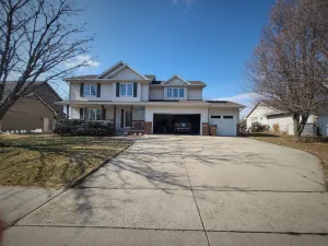 Image of Sleeps 10, spacious home w\/1 acre yard, 4 Bedrooms