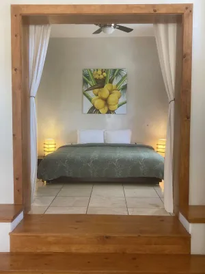 Image of Midtown Sunlit Casita with Super Fast WiFi, A\/C, Private Patio and Parking.