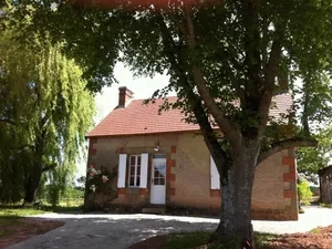 Image of Renovated house with garden, pets allowed, air conditioning, parking