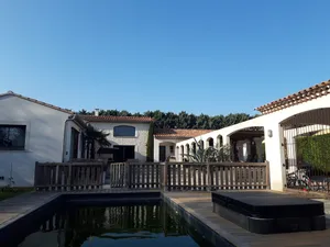 Image of Spanish Ascienda-style villa on one level! Ideal for