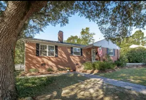 Image of -MASTERS RENTAL- 4 bed\/ 2 bath