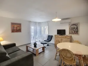 Image of Appartement F2 climatisé avec terrasse, proche thermes et centre-ville, animaux acceptés, à Lamalou - FR-1-451-4
