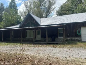 Image of Lake House near Green River Lake and minutes from several marinas.