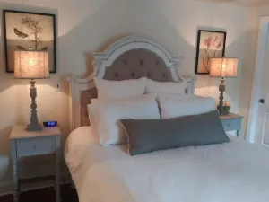 Image of Elegant private suite located downtown historical Chickamauga, Ga
