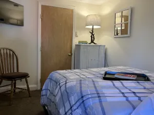 Image of Cozy Newmarket Escape! Wine & WiFi! Full Kitchen!
