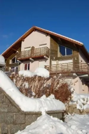 Image of Charming garden apartment near lake and town center