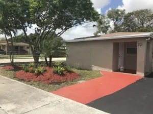 Image of Cozy house in Pompano. 4 miles from beach.