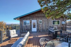 Image of The View~Cozy Oasis at 8510 ft~King Bed ~ Firepit!