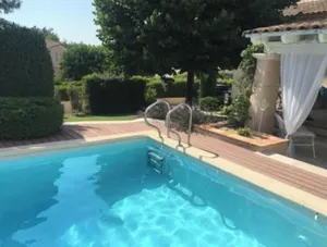 Image of Maison Dans Domaine Avec Piscine
