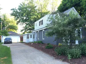Image of Charming 2BR upper unit on a quiet street 1.2 miles from downtown Holland!