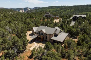 Image of Zion (East) Luxurious Home King Beds WiFi Privacy Hot Tub
