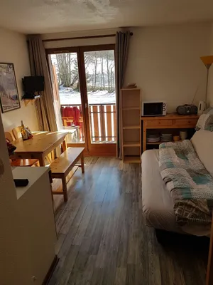 Image of Studio Flat, Sleeps 4. Doorstep skiing with spectacular views and location.