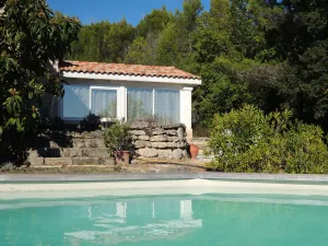 Image of Charming little house with pool at the foot of the Luberon
