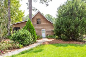 Image of Tifton, GA - Shalom Guest House - Cabin in Peaceful Setting