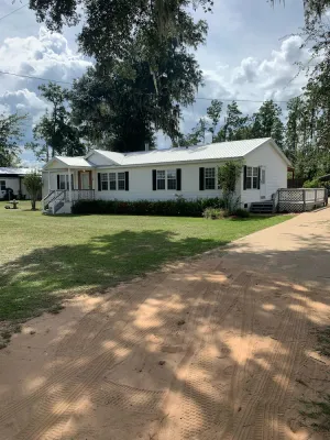 Image of Leon’s Retreat😀 5⭐️Lake Seminole•fishing🎣•spacious home near Big Jim’s!