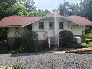 Image of Secluded carriage house on an estate close to downtown