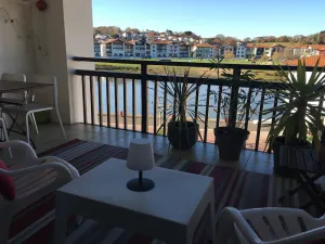 Image of CIBOURE-Socoa Plage Très beau T1Bis Tout Rénové avec Grande Terrasse sur Rivière