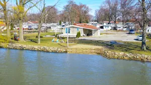 Image of Peaceful Lakefront 3 bedroom Home with Boat Slip - Perfect Family Retreat