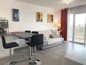 Image of Appartement T2 avec balcon, parking privé, wifi - Balaruc-les-Bains - FR-1-553-204