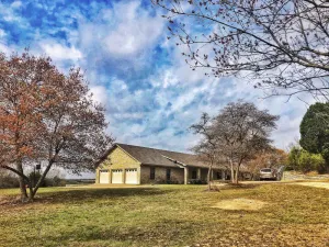 Image of Private country estate near Dinosaur valley state park for families and friends