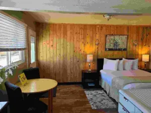 Image of Suite 27 - Corner Suite