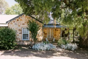 Image of Couples Getaway. Spa Log Fire 2 Wineries and a Pub! Mintaro Hideaway Jollys Rest