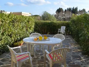Image of Studio cabine avec terrasse et parking, à 250 m de la plage d'Aiguebelle, Le Lavandou - FR-1-251-187
