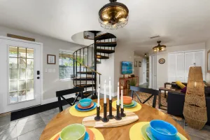 Image of 1- King bed\/ 1- sofa bed\/ 1.5bath Block from Beach