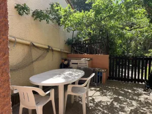 Image of Charmant T3 climatisé en RDC, terrasse fleurie, idéal famille, 6P, proche plage, parking inclus - FR-1-799-18