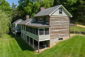 Image of Willow Haven Cabin · Creekside Cabin with Full Amenities
